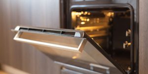 Oven Grill Door Open or Closed: Which is Better for Cooking?